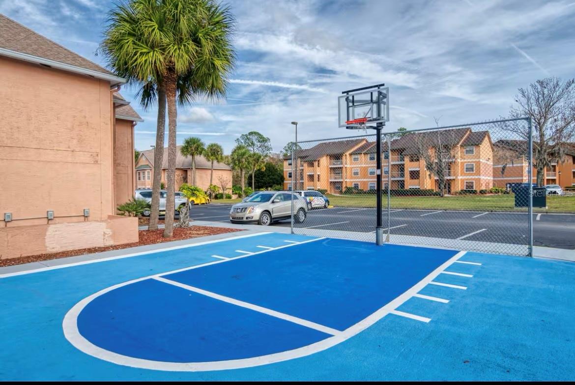 PARKWAY PALMS RESORT MAINGATE CONDO - Residential