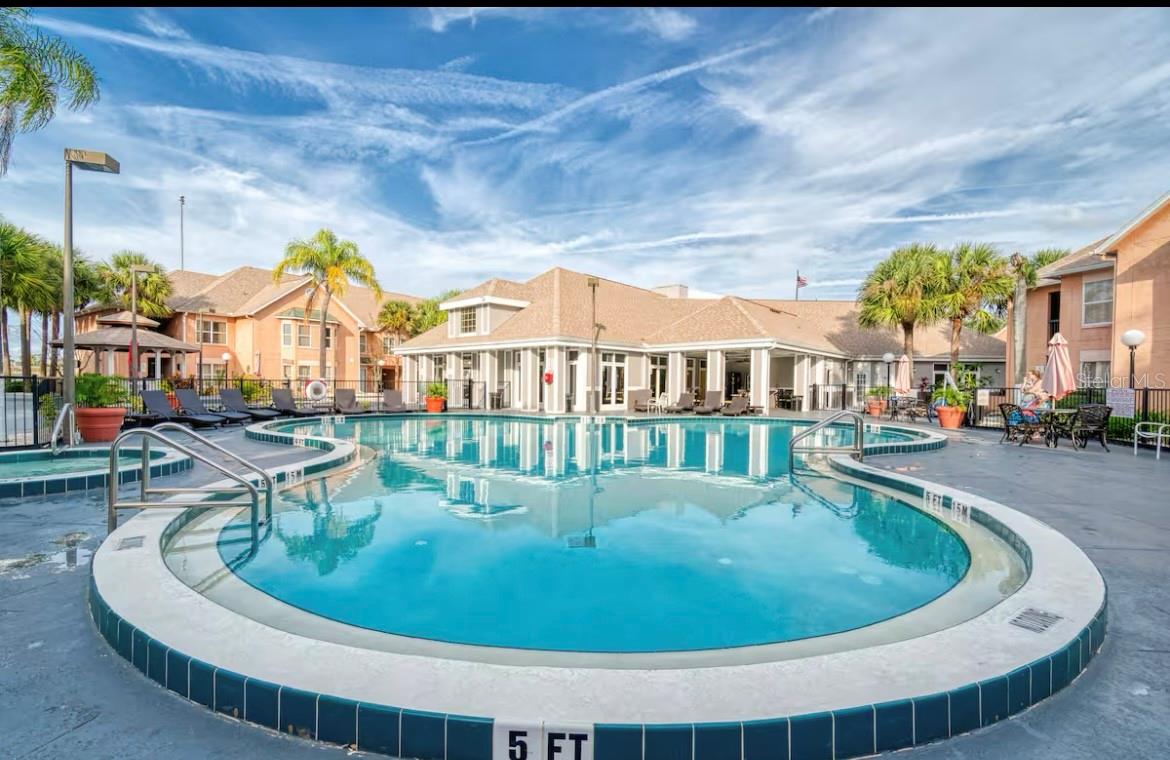 PARKWAY PALMS RESORT MAINGATE CONDO - Residential