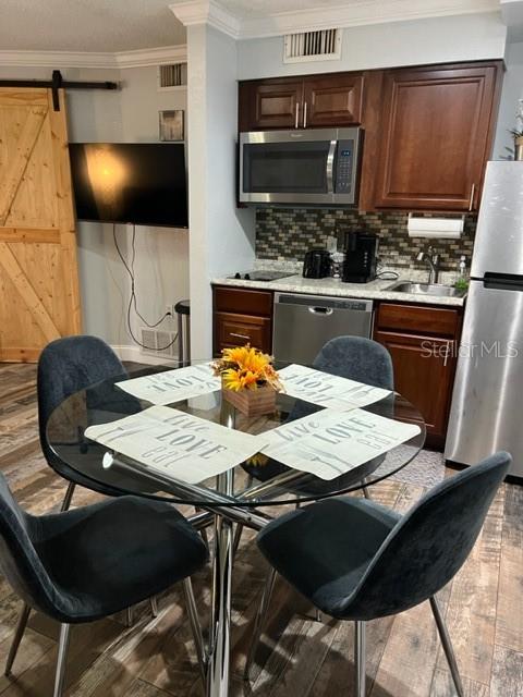 PARKWAY PALMS RESORT MAINGATE CONDO - Residential