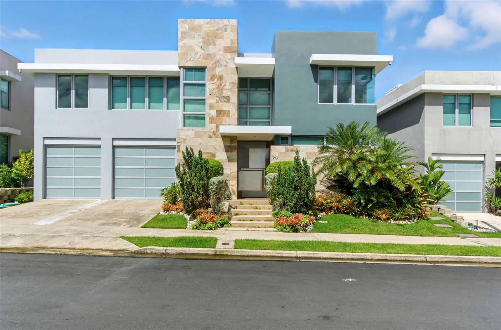 For Rent – Senderos en Montehiedra. This spacious 4-bedroom, 3.5-bath home (easily convertible to 5) comes with solar panels, a Sonnen battery system, electric water heater, and appliances included. Features an open kitchen concept, partially furnished interiors, and a spacious backyard ideal for outdoor living. Located walking distance from the community pool in Senderos en Montehiedra with 24-hour security, two pools, gym, tennis & pickleball courts, basketball and volleyball courts, and an activity salon. The community is also close to schools, shopping malls, and entertainment. A rare rental opportunity that combines sustainability, security, convenience, and lifestyle.
