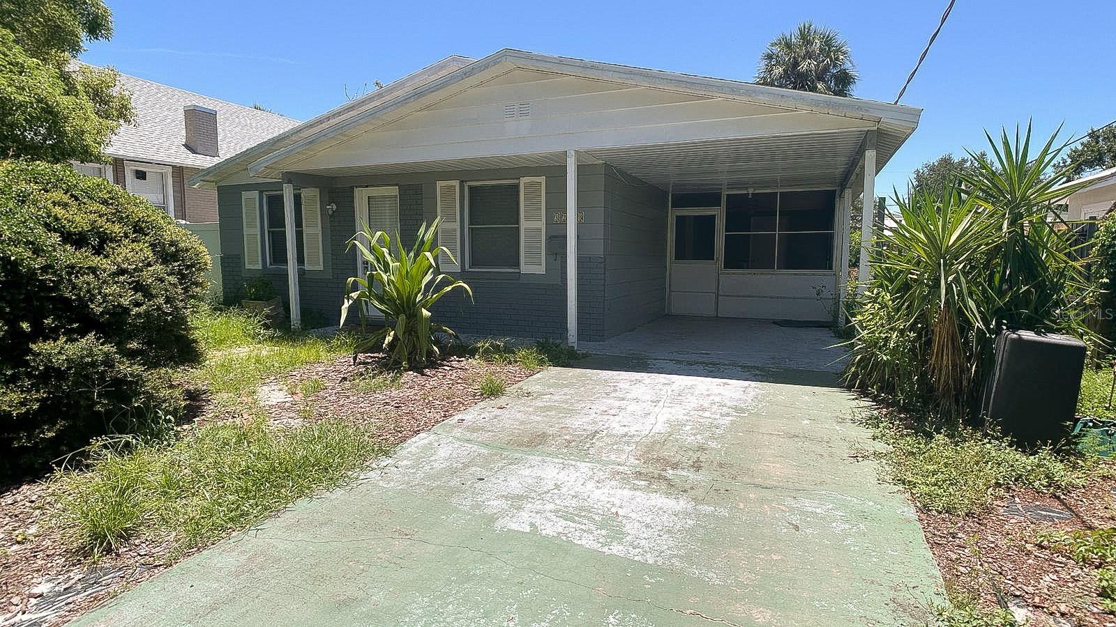 A charming and well-maintained 3-bedroom, 2-bathroom home located in the highly sought-after South Tampa neighborhood! This spacious rental offers a warm and inviting layout with an open living and dining area, perfect for relaxing or entertaining.
Enjoy a bright kitchen with ample cabinet space and updated appliances. The bedrooms are generously sized, and the primary suite includes a private bathroom and plenty of closet space. Step outside to a fenced backyard—ideal for outdoor gatherings or enjoying peaceful evenings.
Conveniently located near top-rated schools, shopping, dining, Bayshore Boulevard, and downtown Tampa. Easy access to major roadways and MacDill Air Force Base makes commuting a breeze.