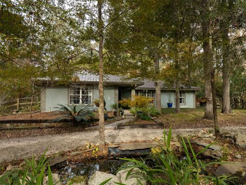 A home in HIGH SPRINGS