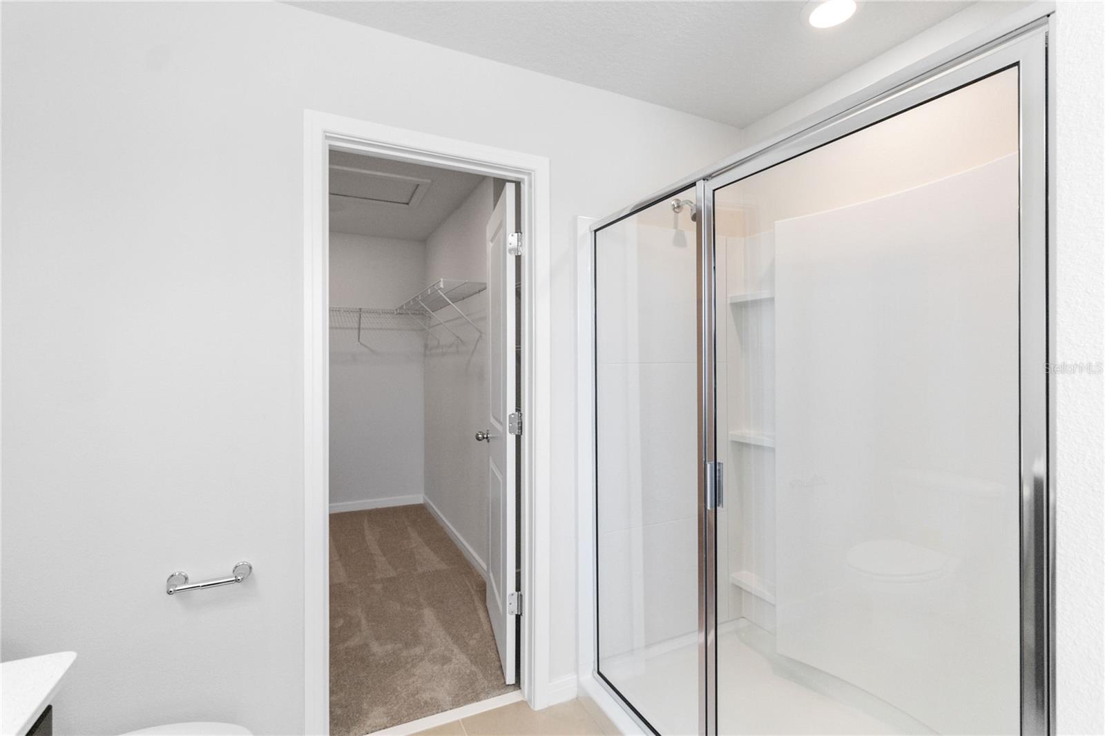 AMELIA GROVES - Residential Lease