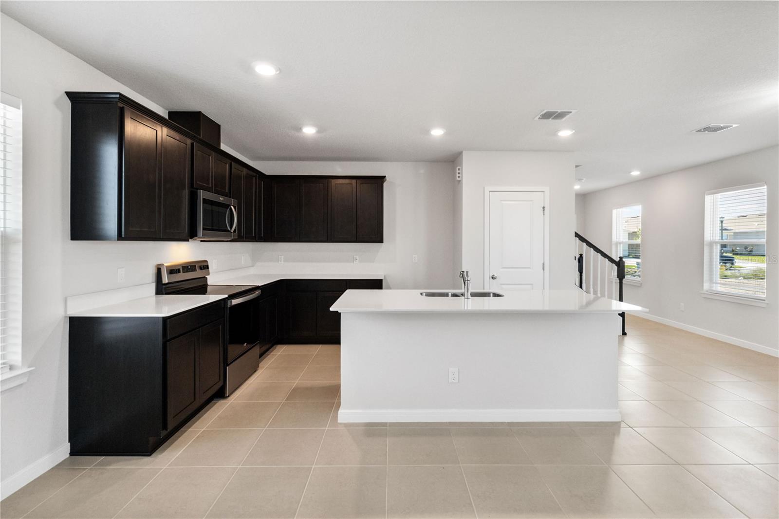 AMELIA GROVES - Residential Lease