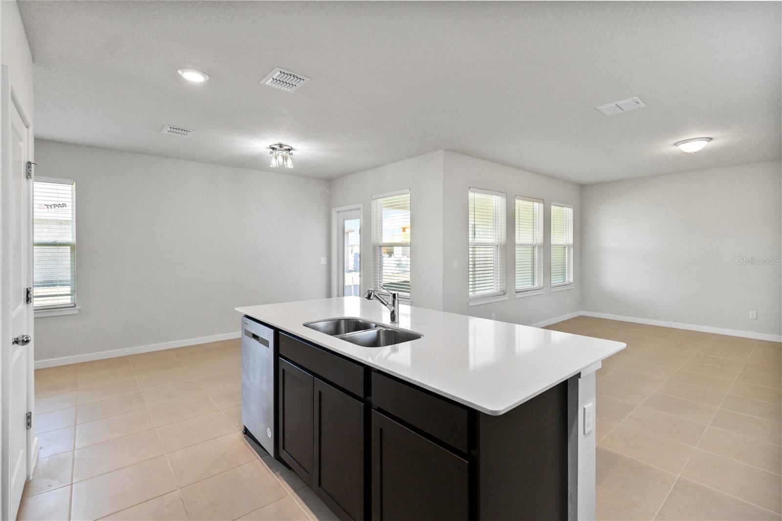 AMELIA GROVES - Residential Lease