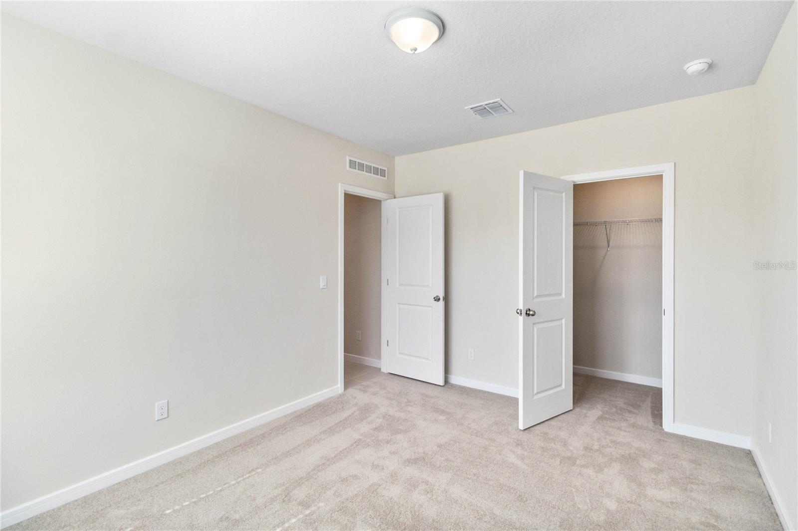 AMELIA GROVES - Residential Lease