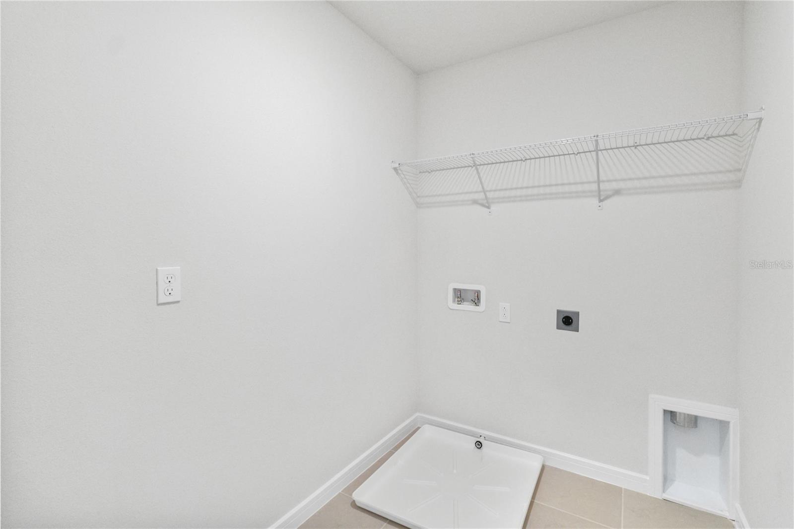 AMELIA GROVES - Residential Lease