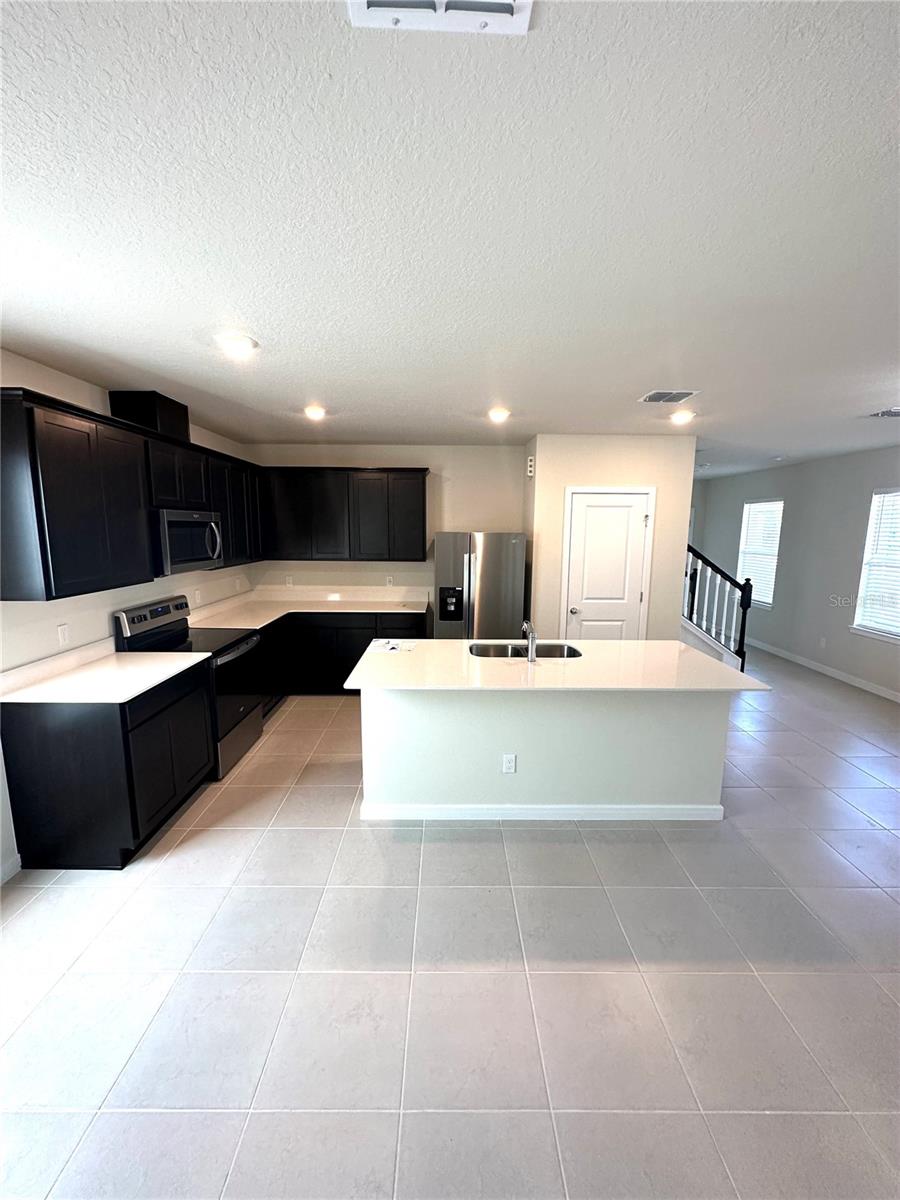 AMELIA GROVES - Residential Lease