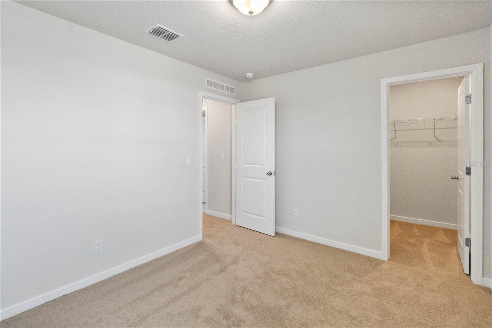 AMELIA GROVES - Residential Lease