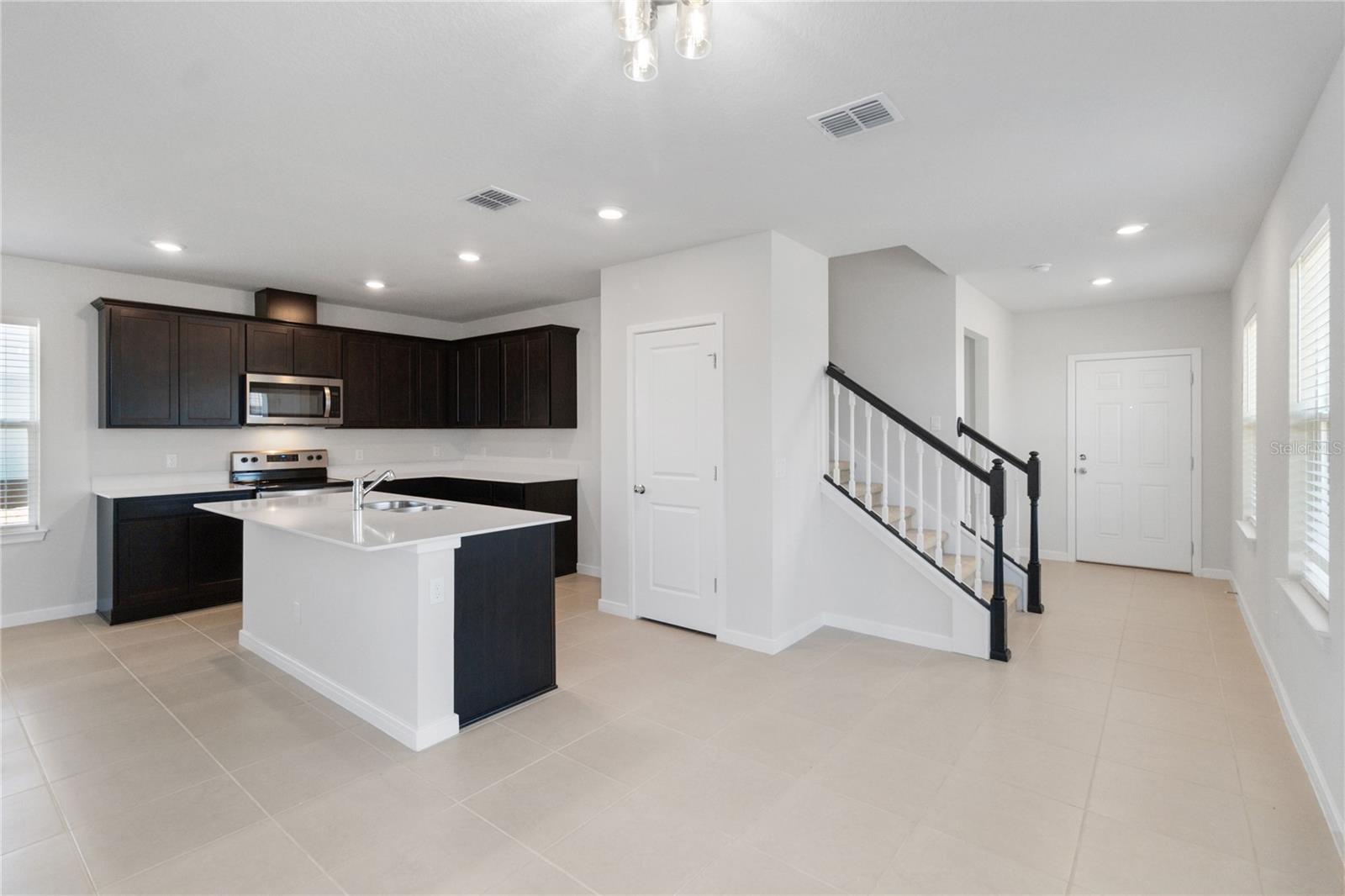 AMELIA GROVES - Residential Lease