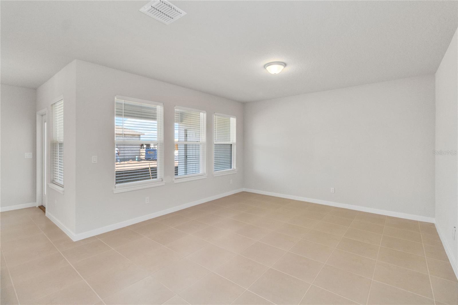 AMELIA GROVES - Residential Lease