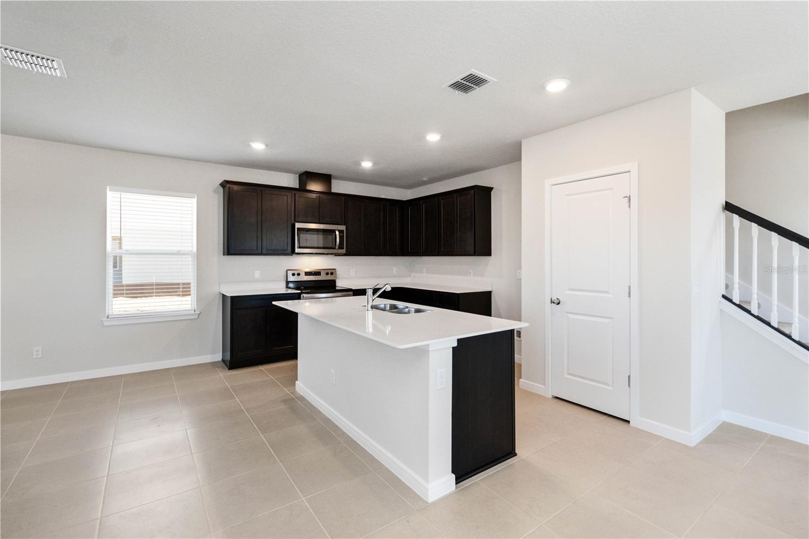 AMELIA GROVES - Residential Lease