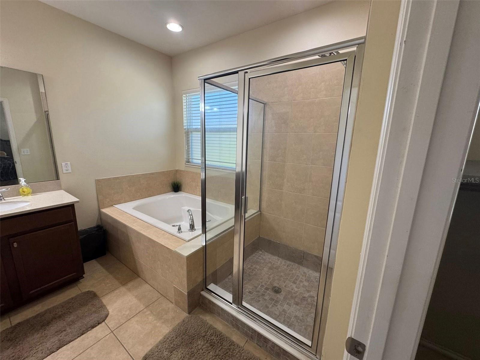 SOMERSET CHASE - Residential