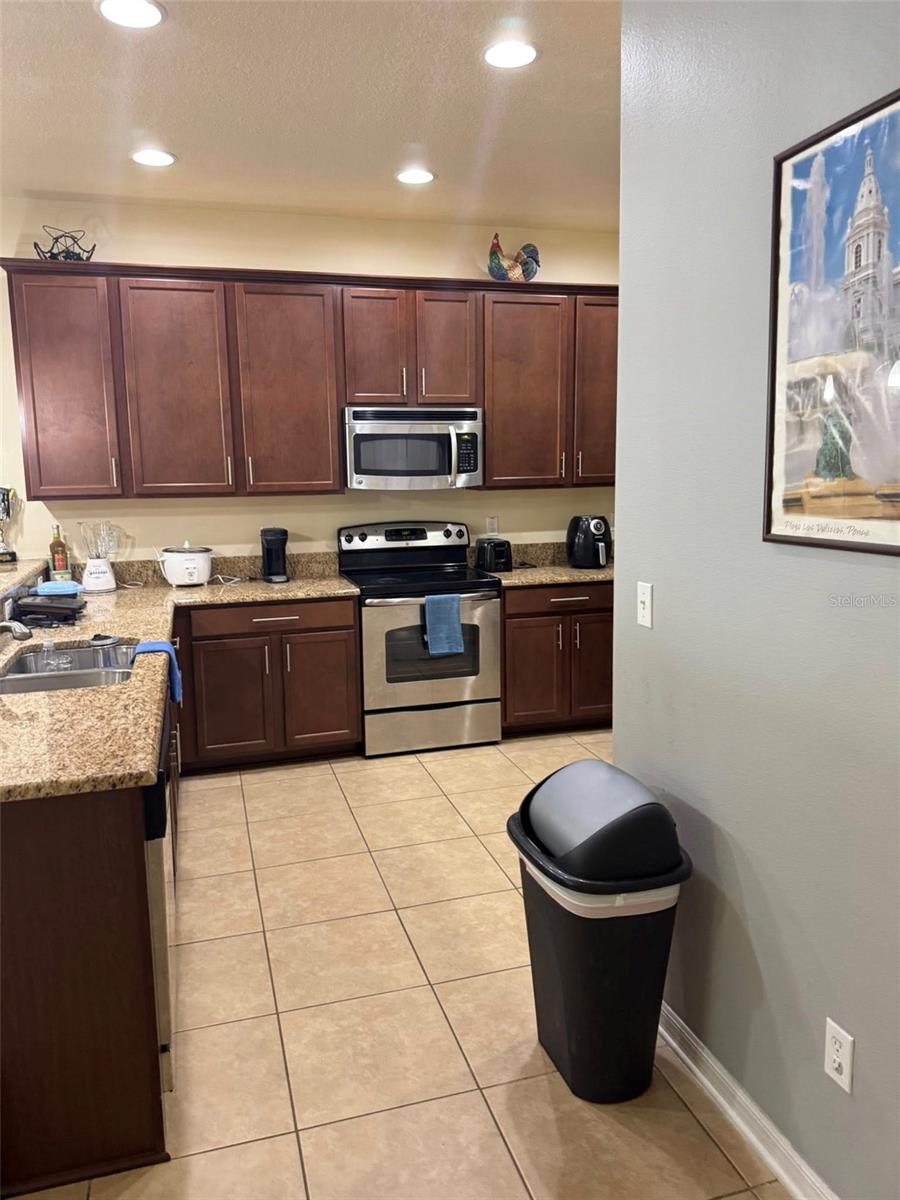 SOMERSET CHASE - Residential