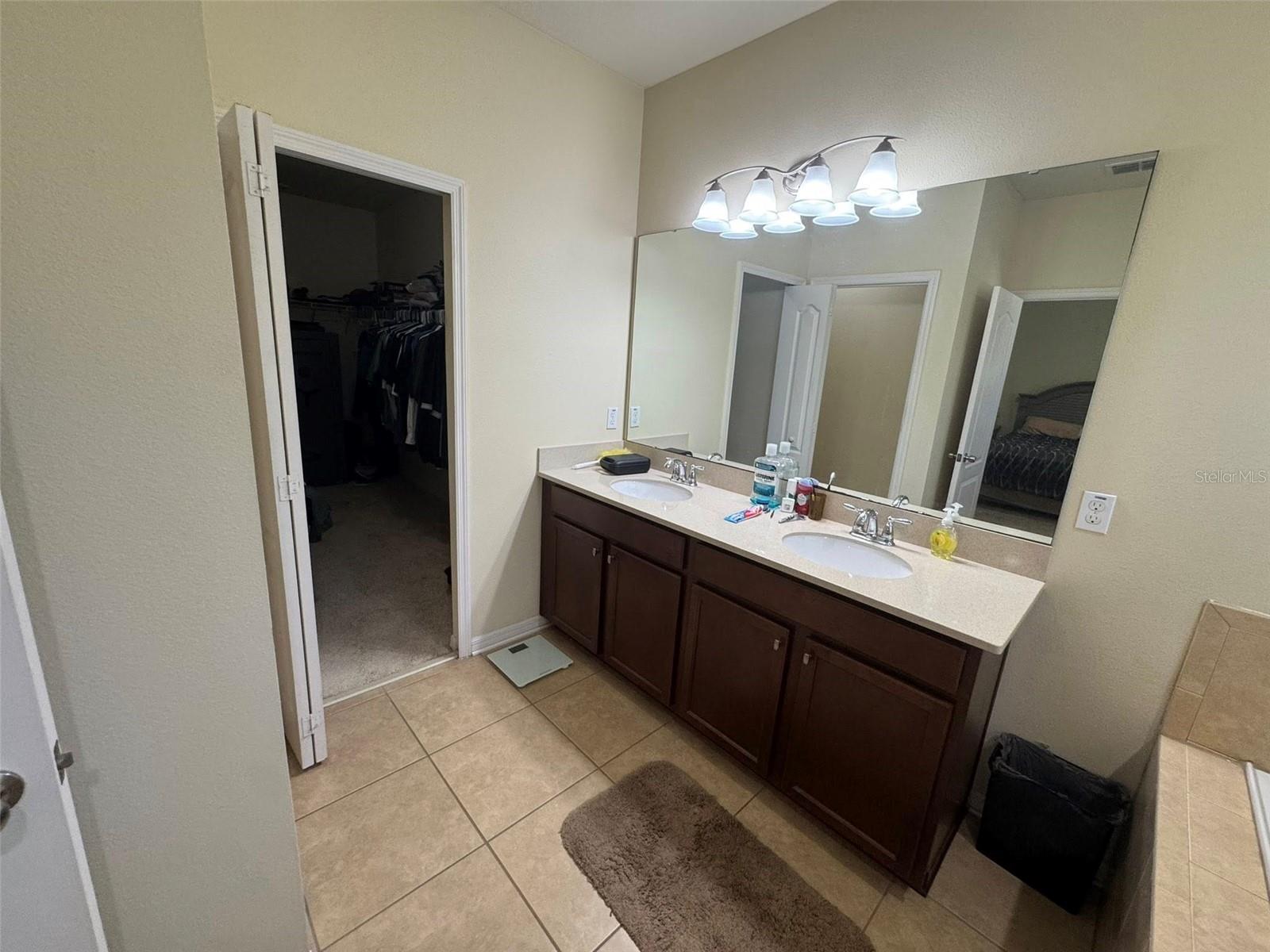 SOMERSET CHASE - Residential