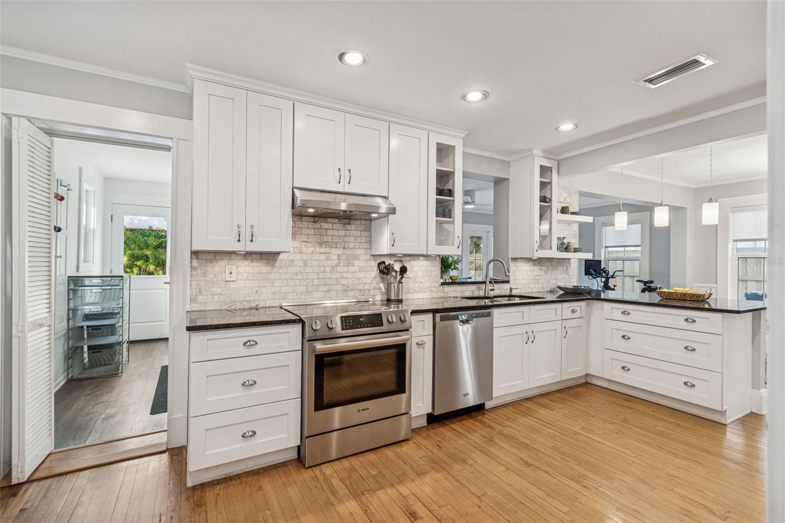 NORTH NEW SUBURB BEAUTIFUL - Residential