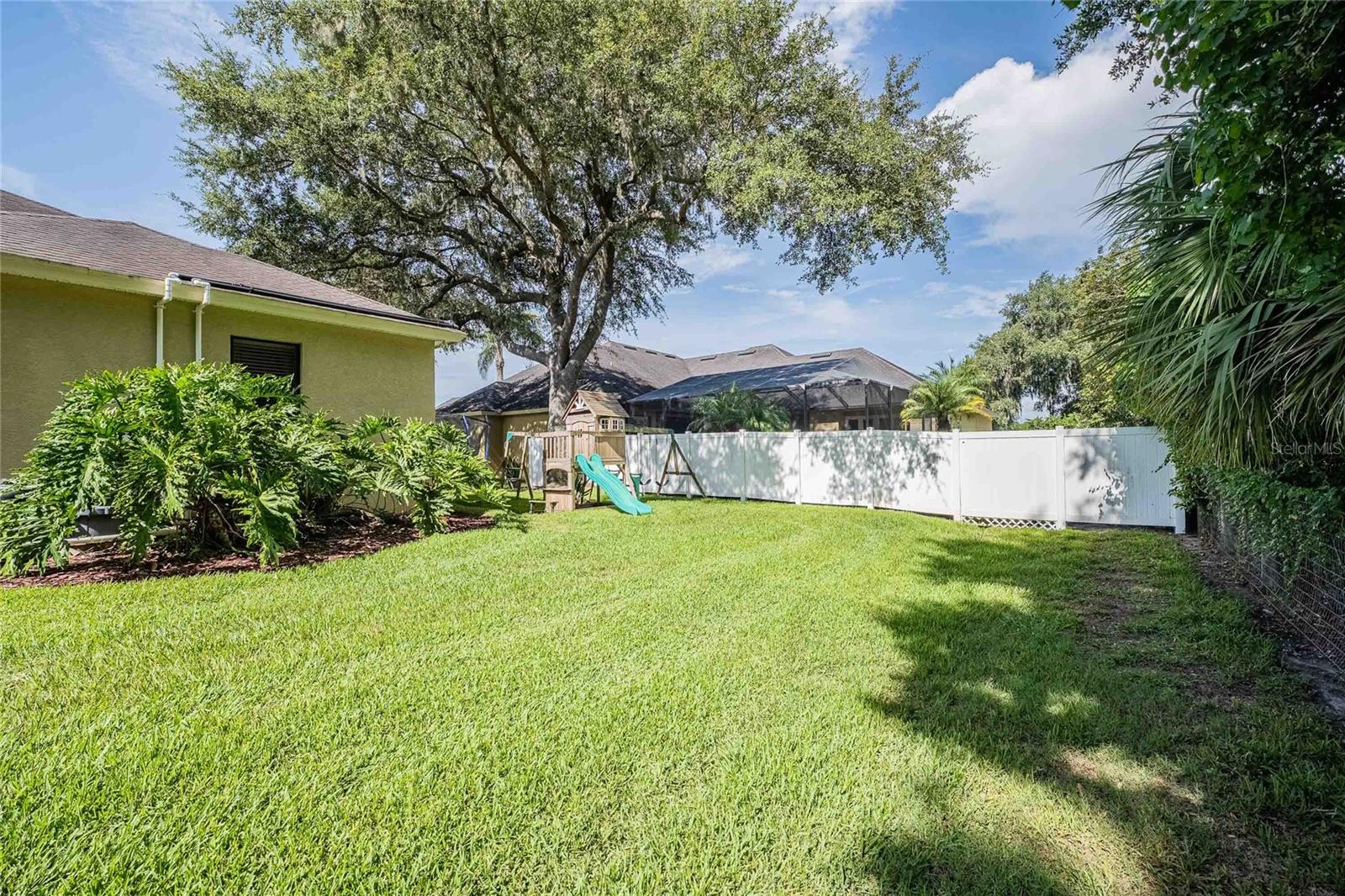 CRESCENT WOODS - Residential