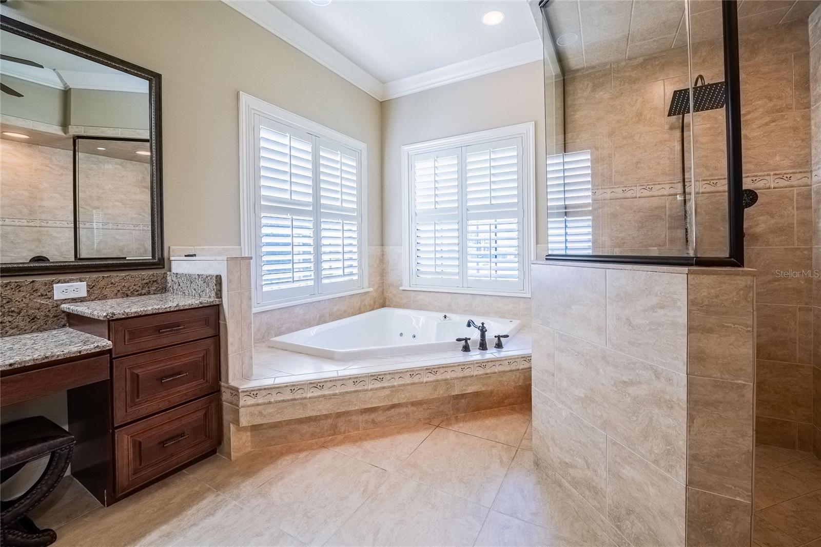 CRESCENT WOODS - Residential