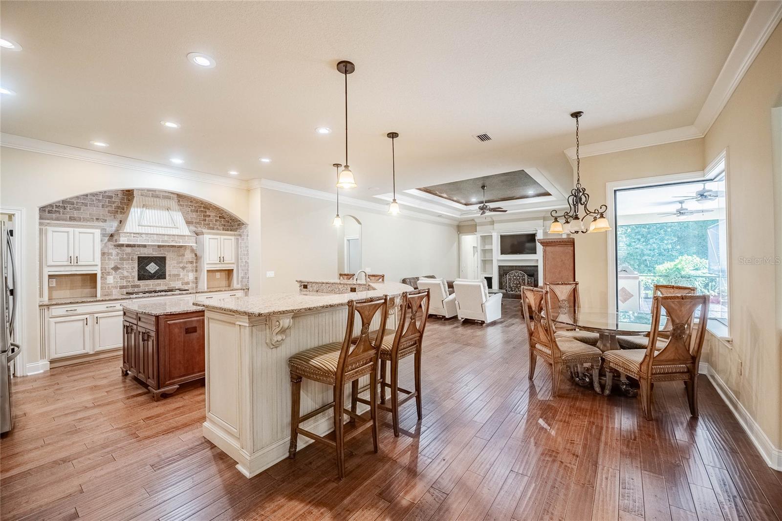 CRESCENT WOODS - Residential