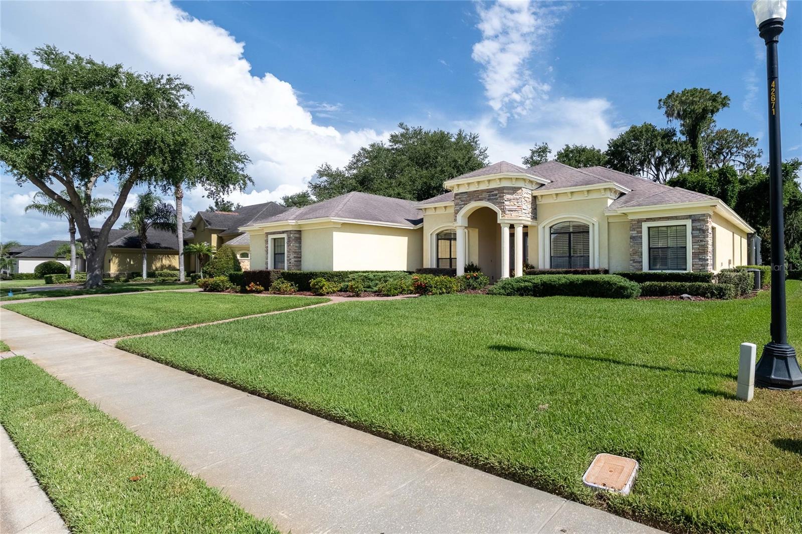 6658 CRESCENT WOODS CIRCLE