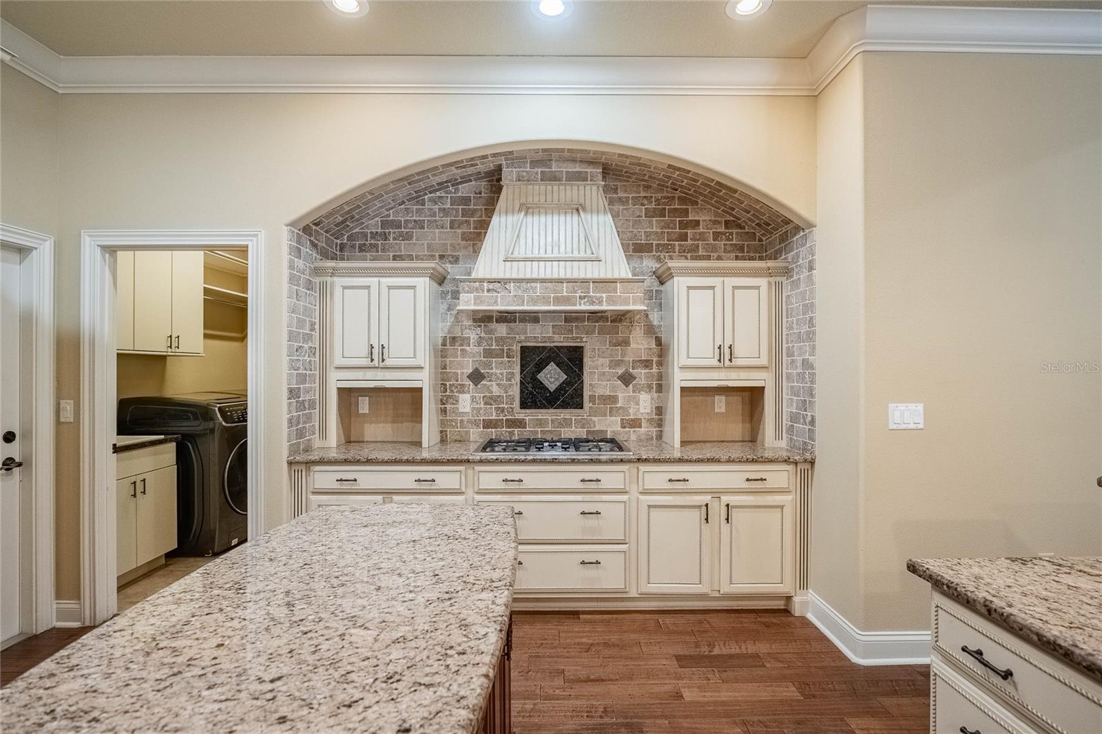 CRESCENT WOODS - Residential
