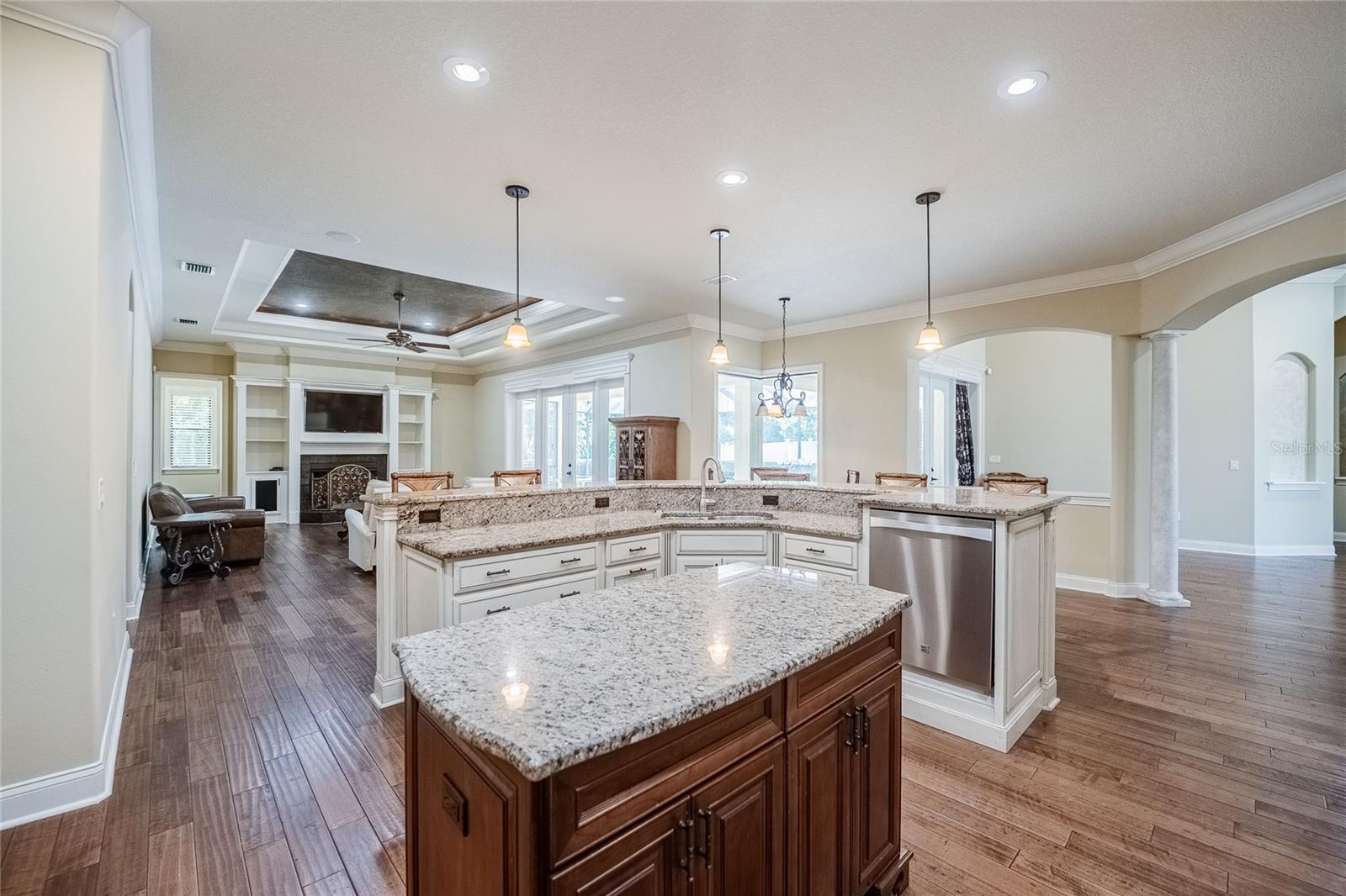 CRESCENT WOODS - Residential