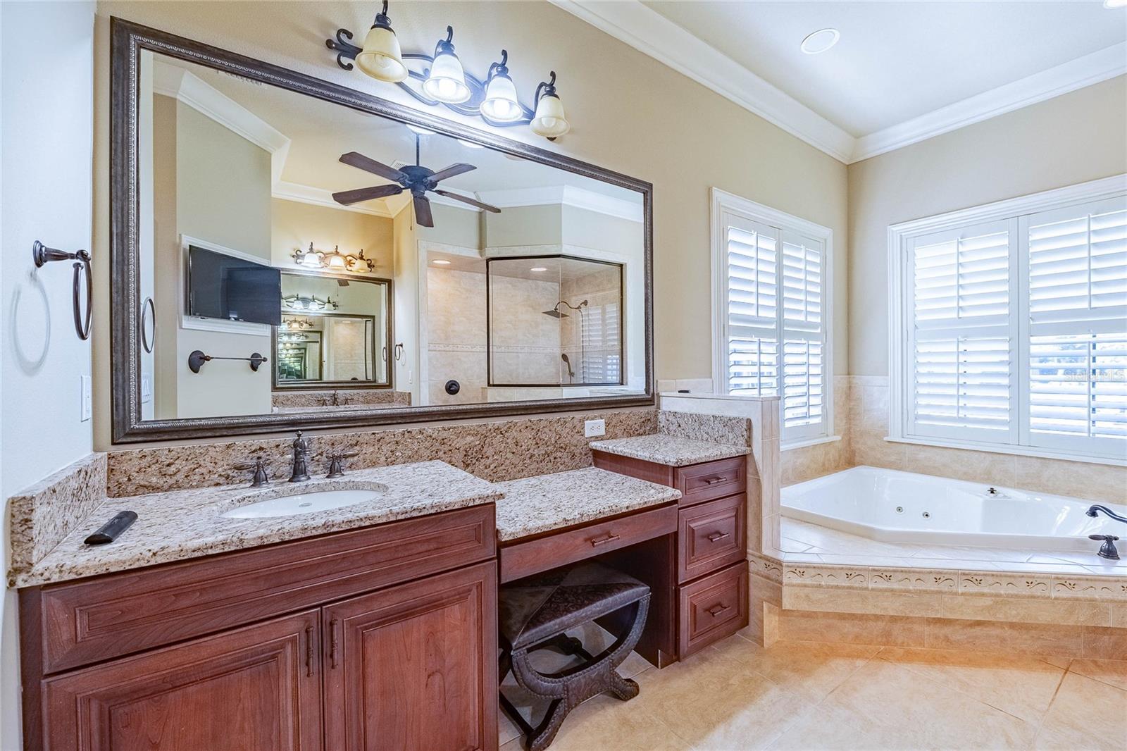 CRESCENT WOODS - Residential