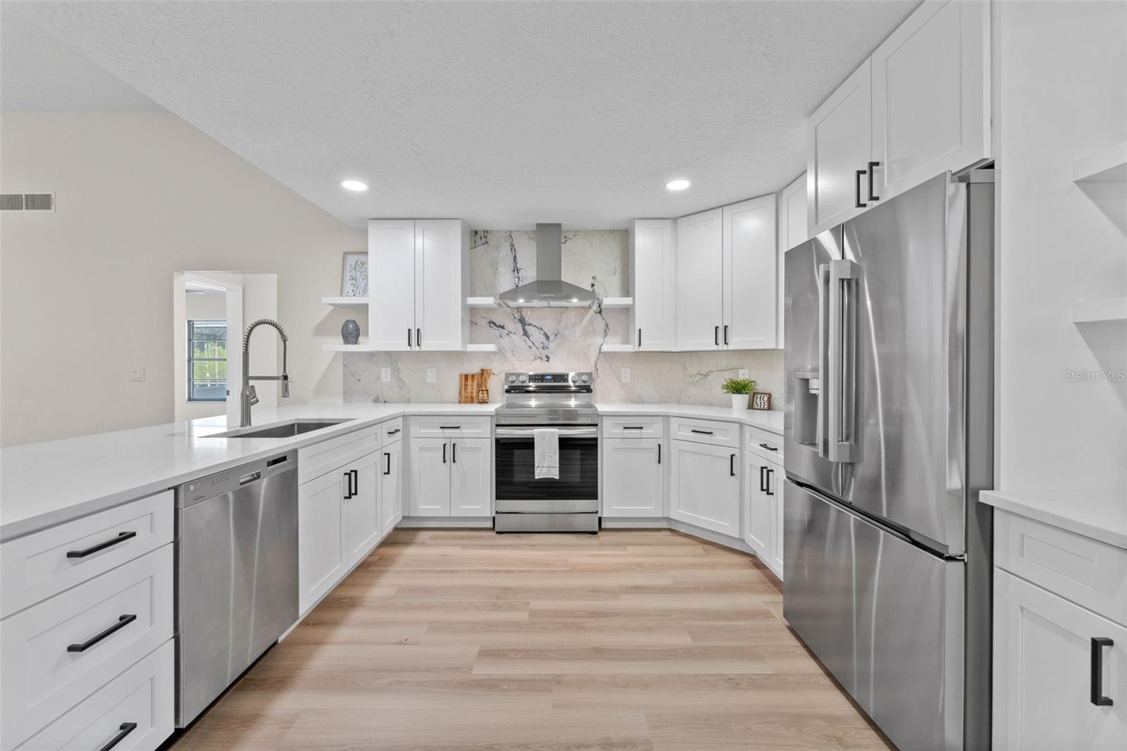 CYPRESS LAKES - Residential