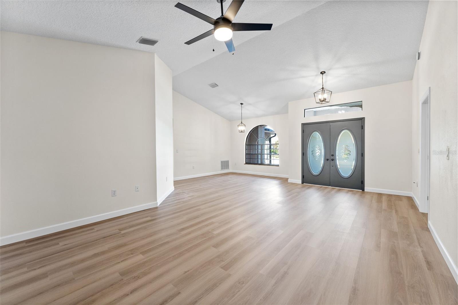 CYPRESS LAKES - Residential