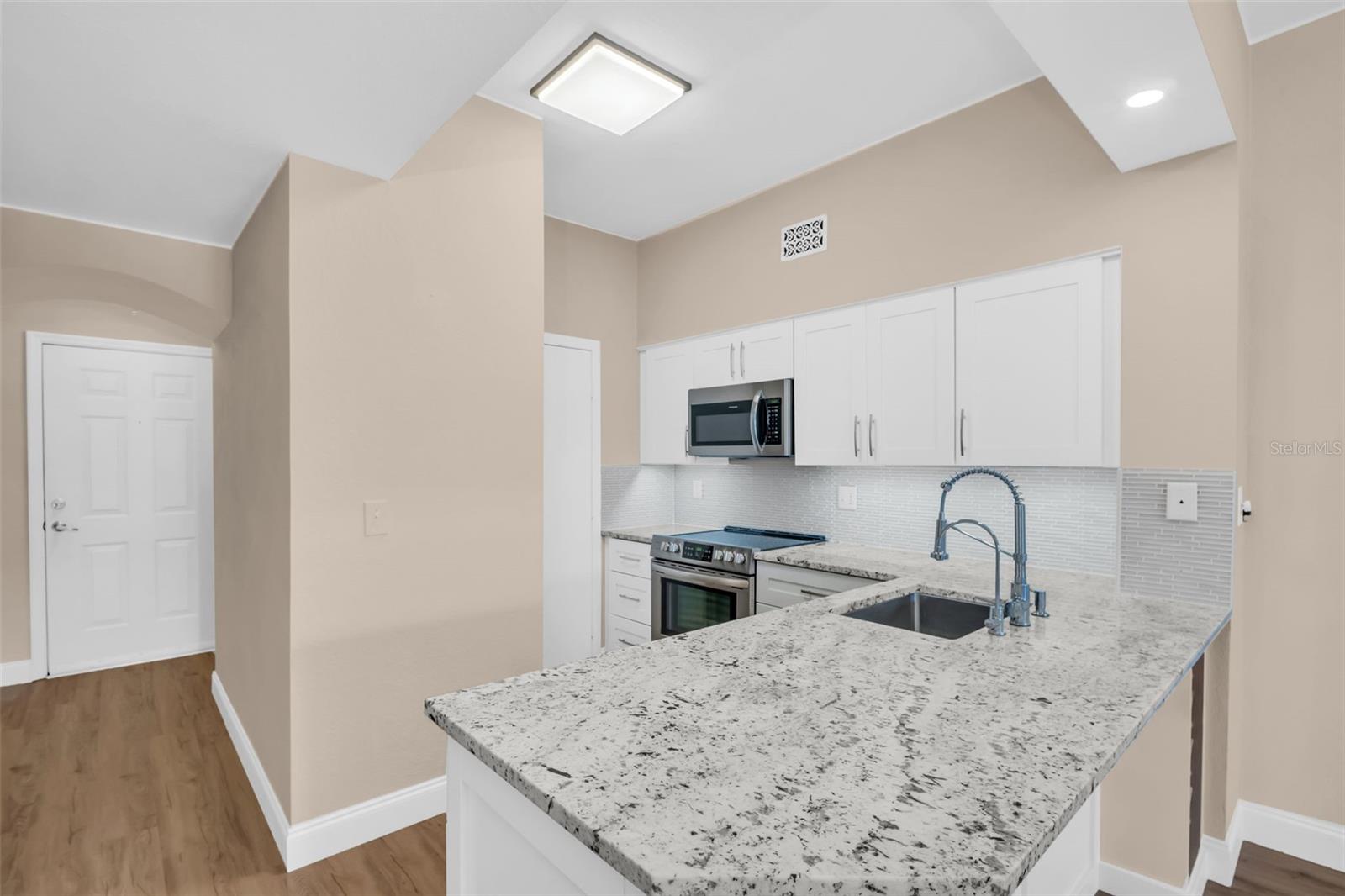 200 4TH AVENUE S 324