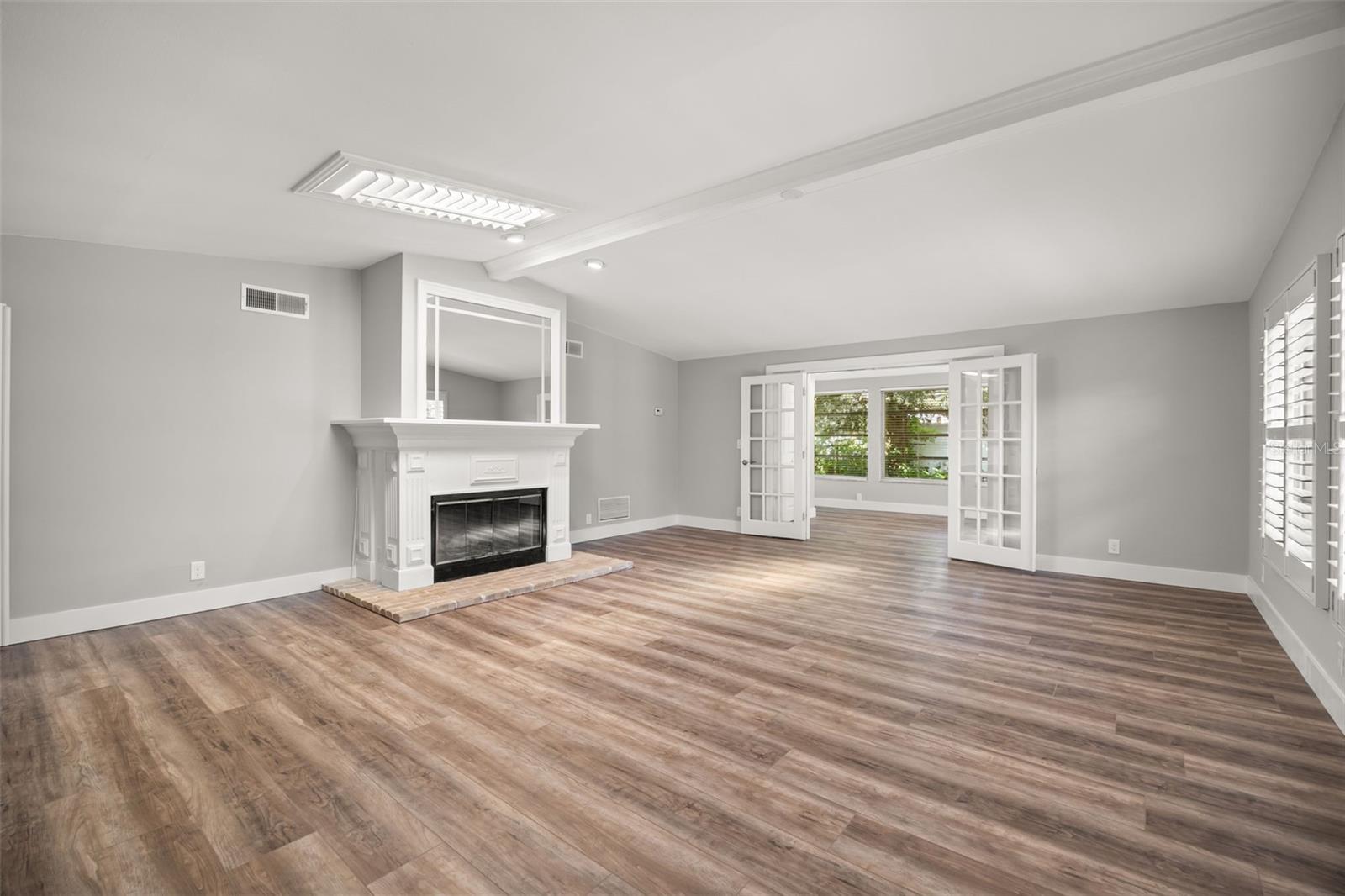 TIMBERLANE SHORES - Residential