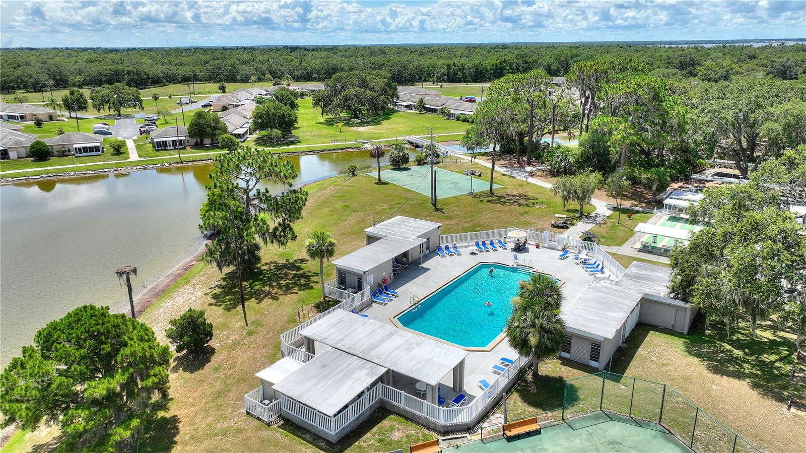 LAKESHORE CLUB - Residential