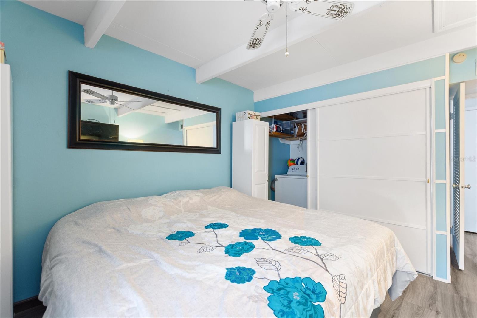 LAKESHORE CLUB - Residential