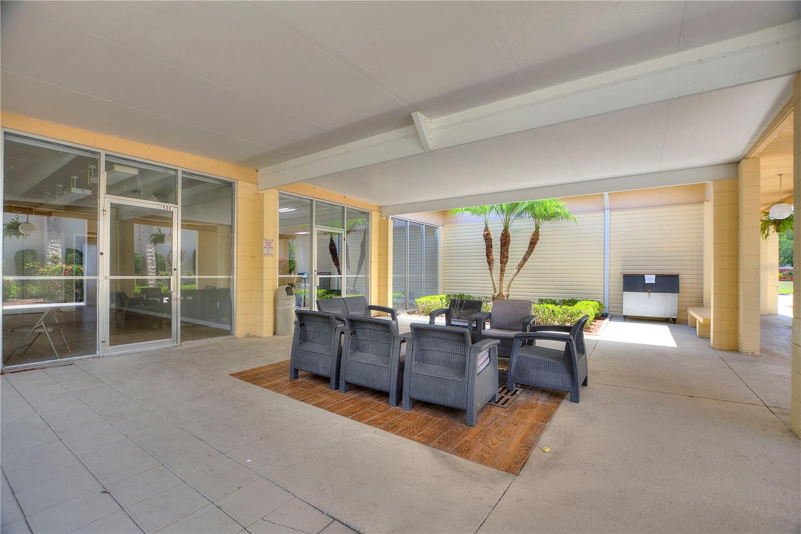 LAKESHORE CLUB - Residential