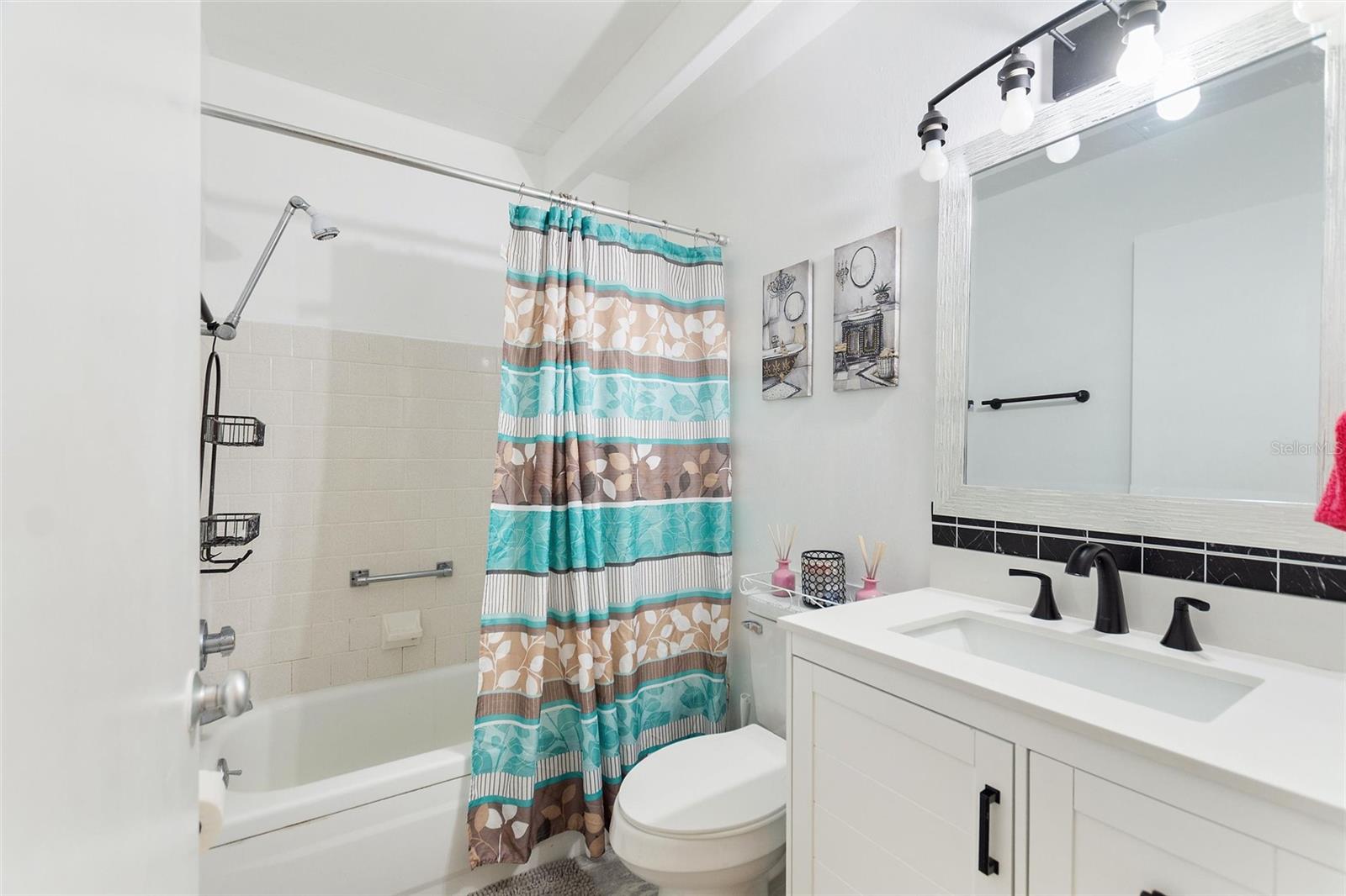 LAKESHORE CLUB - Residential