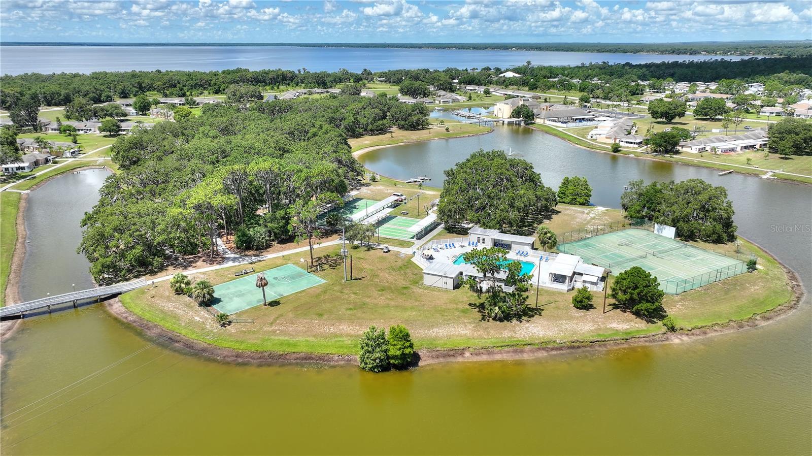 LAKESHORE CLUB - Residential