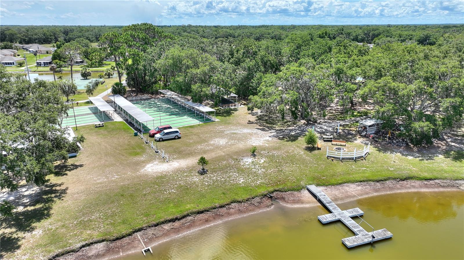 LAKESHORE CLUB - Residential