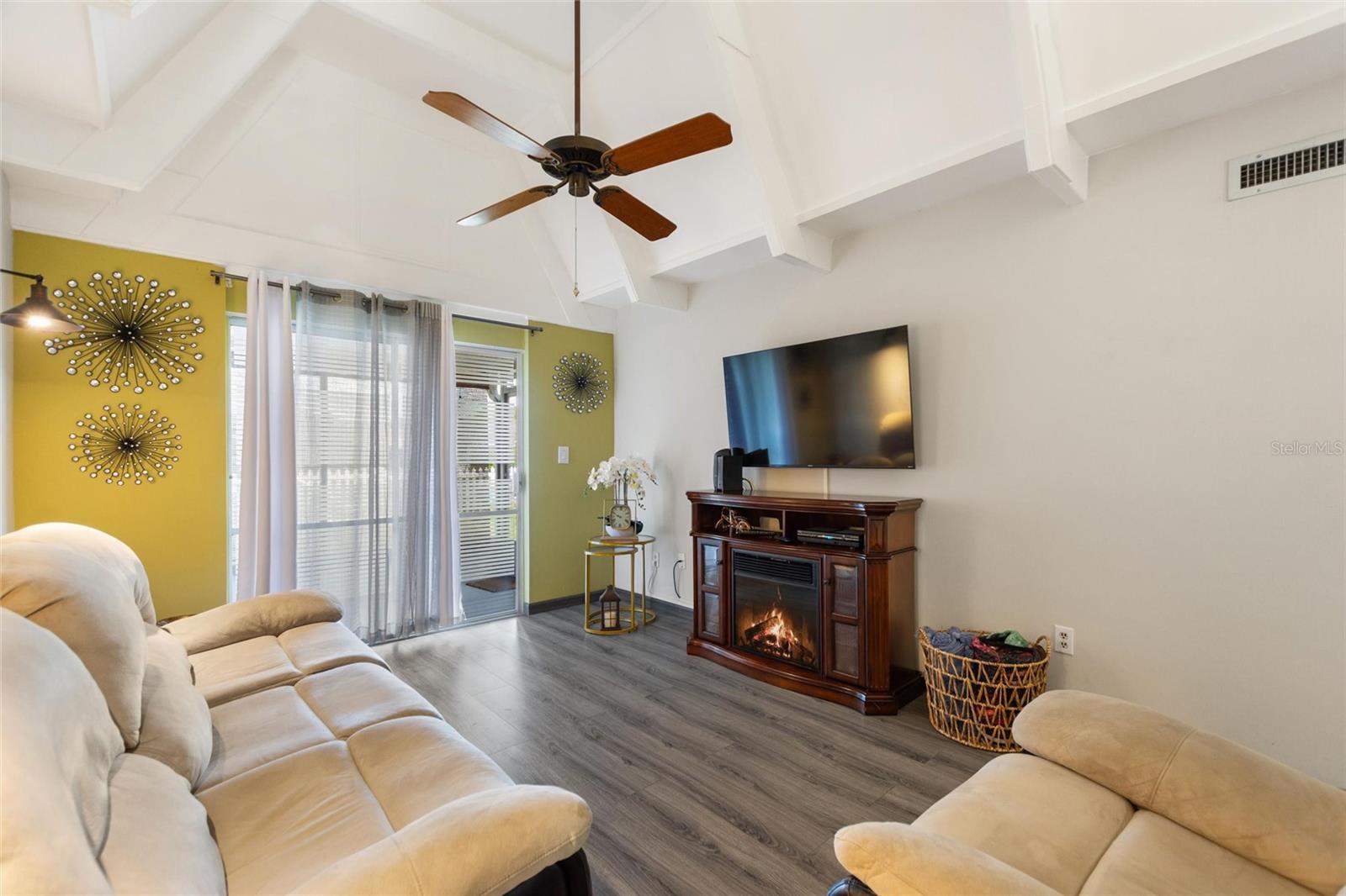 LAKESHORE CLUB - Residential