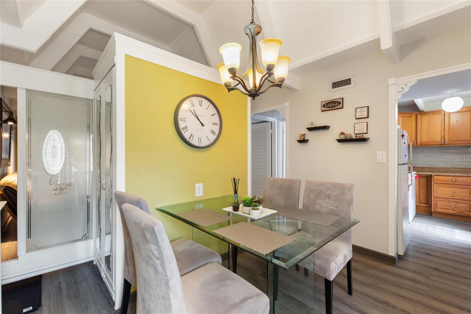 LAKESHORE CLUB - Residential