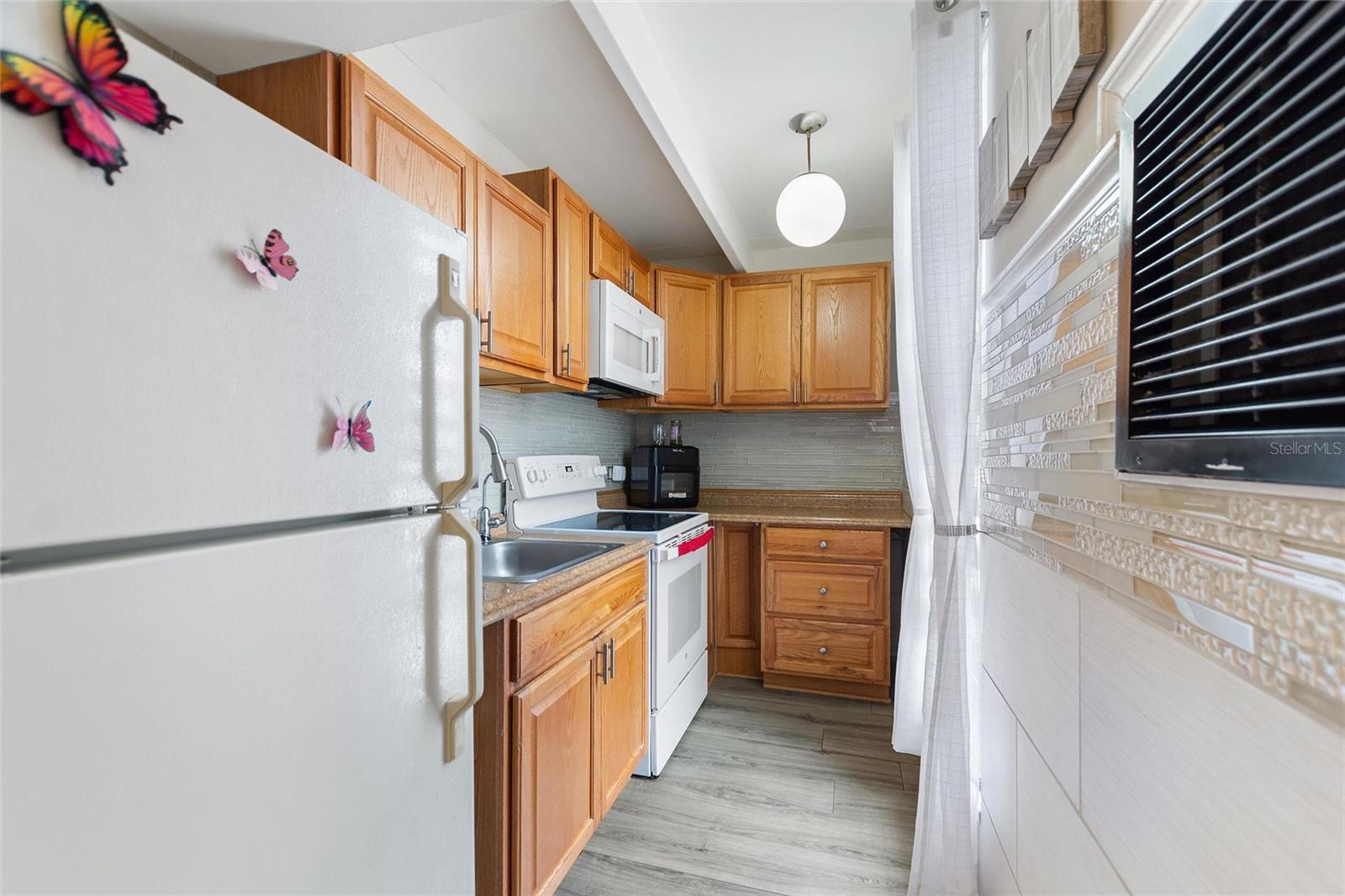 LAKESHORE CLUB - Residential