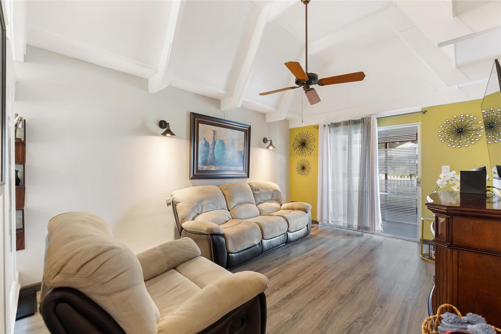 LAKESHORE CLUB - Residential