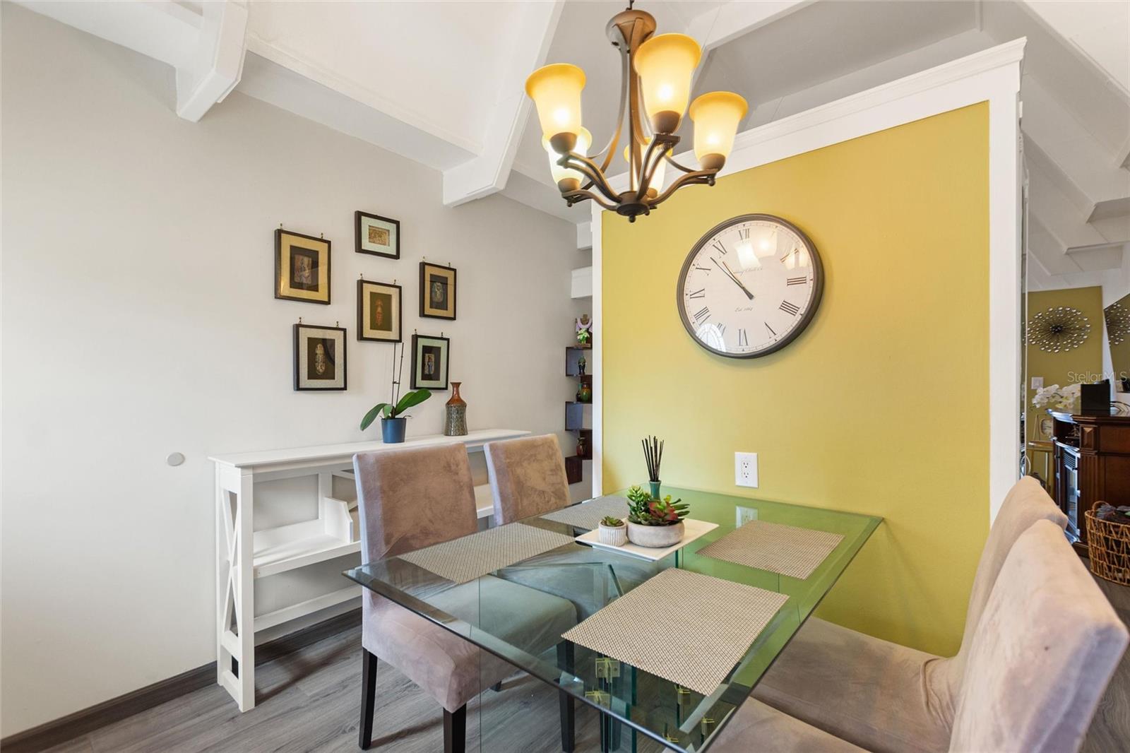 LAKESHORE CLUB - Residential