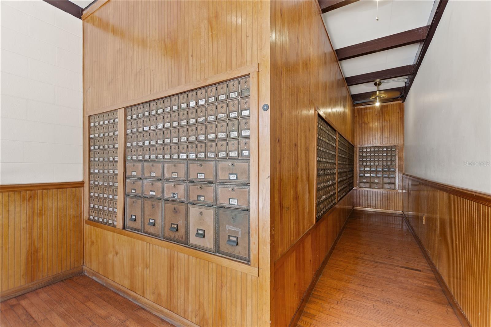 LAKESHORE CLUB - Residential