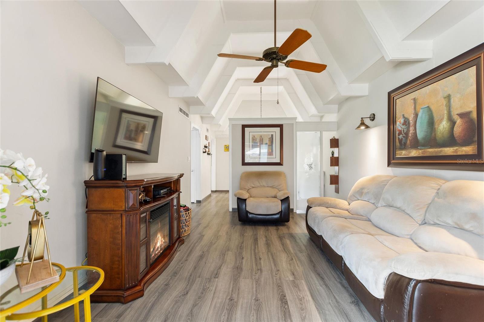 LAKESHORE CLUB - Residential