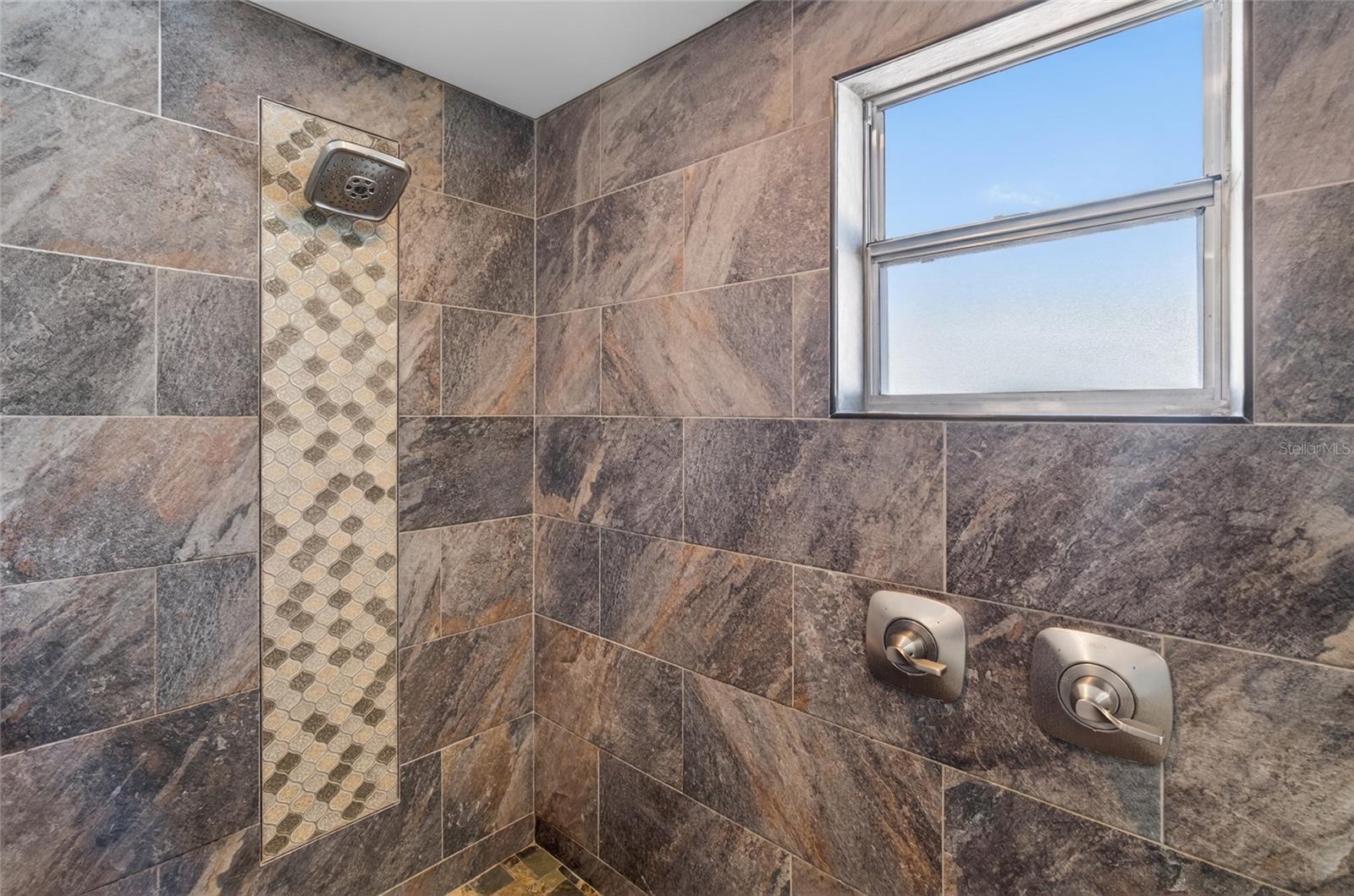 GLEN AIRE ESTATES - Residential