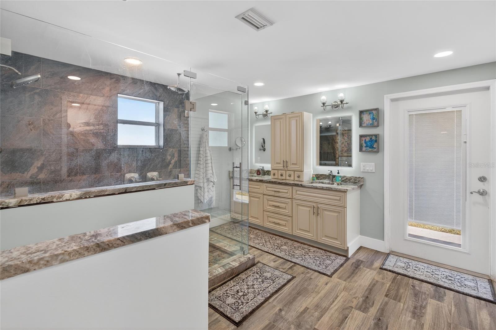 GLEN AIRE ESTATES - Residential