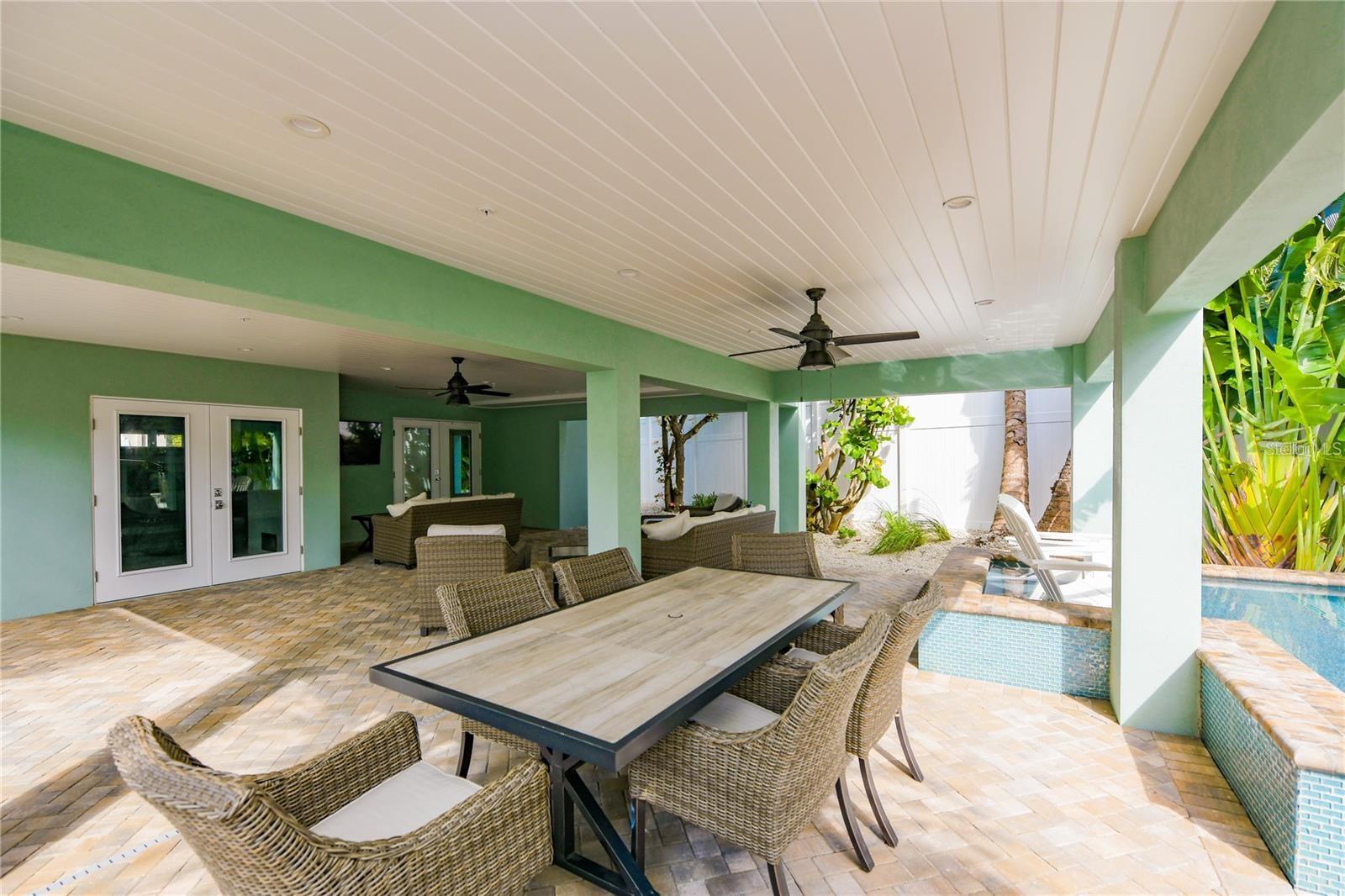 SARASOTA BEACH - Residential