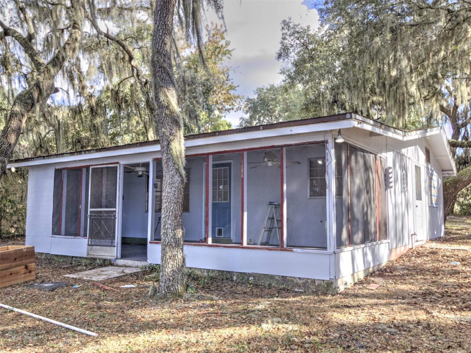 Cozy 2/1 lake cottage on beautiful Miles Kale Lake. Sit on the screened back porch and relax with your beautiful view of the water. This cottage features high ceilings, open floor plan, ceiling fans and freshly painted. A outdoorsman's paradise with plenty of hiking trails, springs, lakes, fishing and hunting. Make your appointment today!