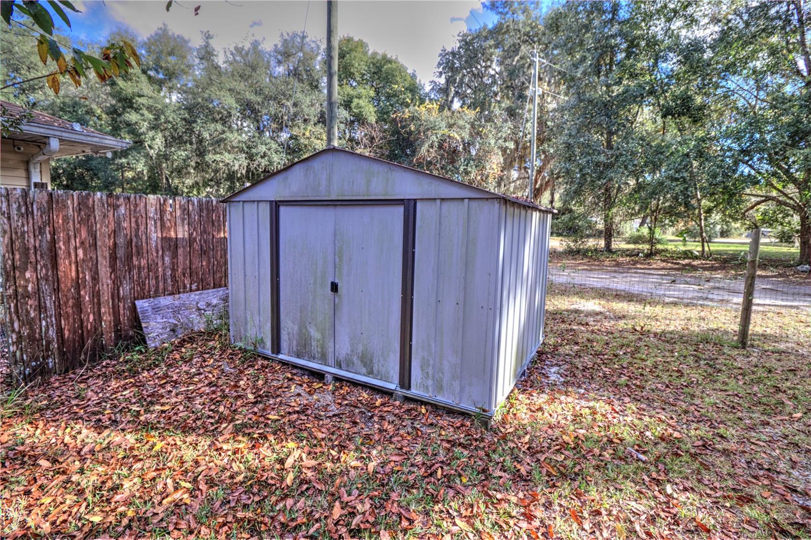 MILES KALE LAKE - Residential