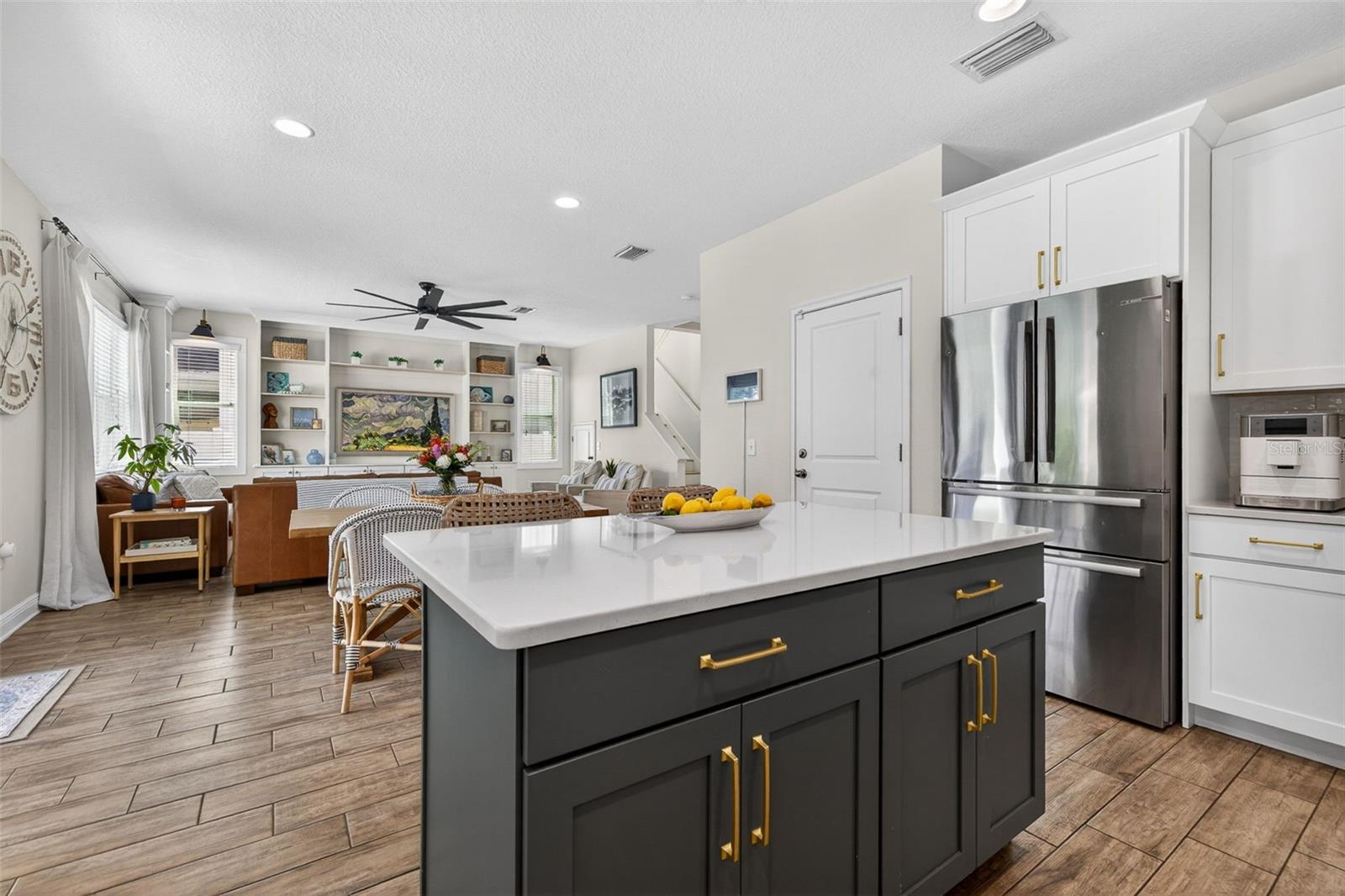 SUBURB ROYAL SUB - Residential